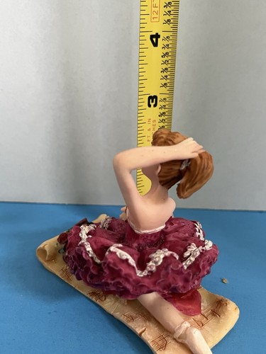 Estatuilla bailarina vintage pequeña de porcelana granate de 3 pulgadas - Imagen 4 de 4