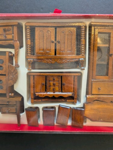 Vintage 11 teiliges Puppenhaus Möbel Set funktionale Schubladen Holz Schrank Stall - Bild 4 von 16