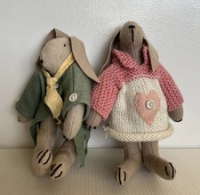 VTG 2 FELT BUNNIES- Cottage Decor Primitive Folk Art Henry Curtis 1995 Not A Toy
