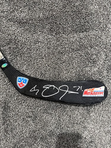EVGENI MALKIN Magnitogorsk KHL Penguins SIGNED Game Issued used Hockey Stick COA - Picture 3 of 9