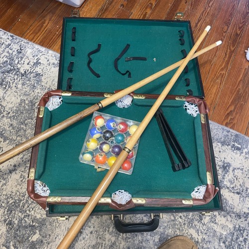 Vintage Mini Travel Portable Pool Table Set in Briefcase - Picture 3 of 12
