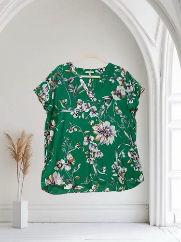 Maurices Top Women’s Size XXL V Neck Flutter Sleeve Green Floral Tropical Summer