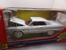 WHITE LIGHTNING 1964 CHEVY IMPALA SS    2006 JOHNNY LIGHTNING MUSCLE CARS   1:24