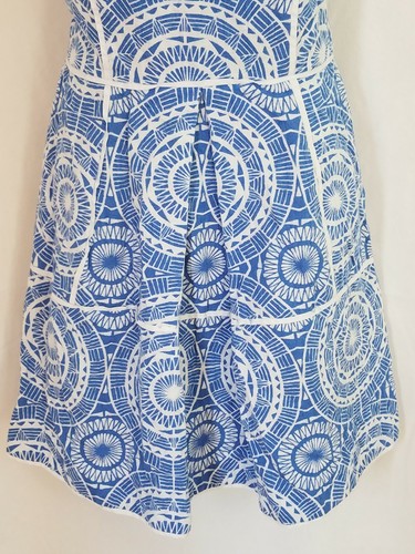 Vestido Anthpologie Taylor Azul Blanco Ajuste y Acampanado Sin Mangas Estampado Geométrico 14 - Imagen 5 de 7