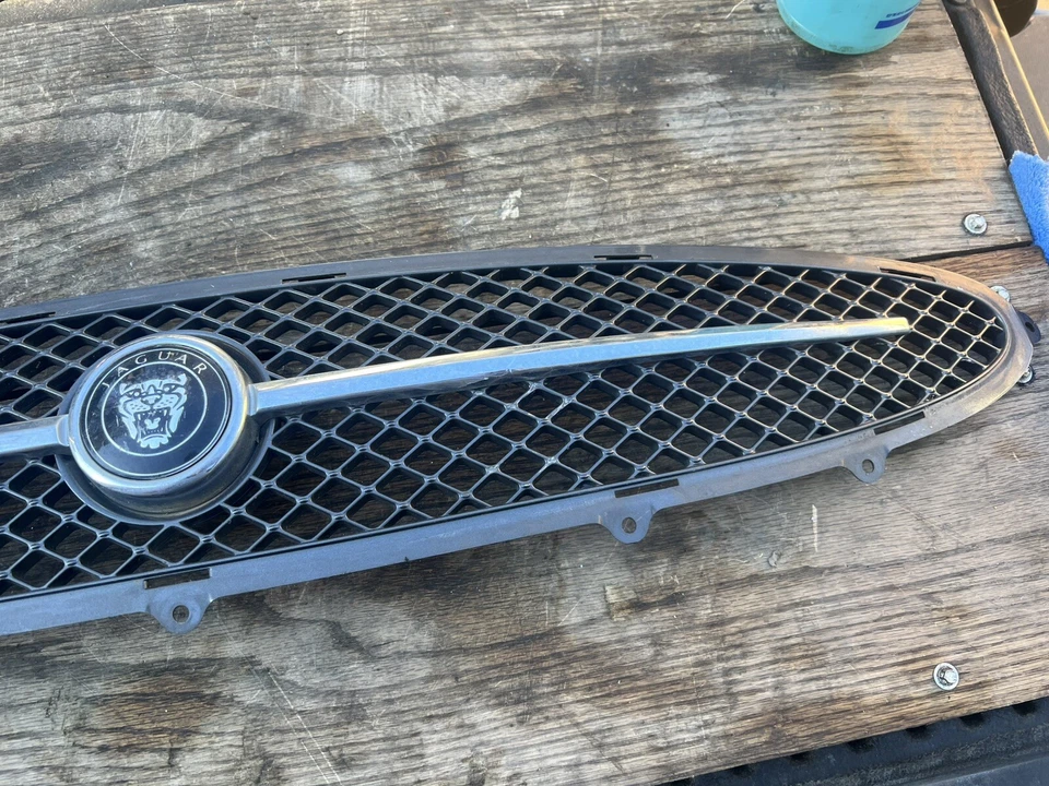 07-09 Jaguar XK XKR grade de para-choque dianteiro malha com logotipo fabricante de equipamento original 2007 2008 2009 - Imagem 3 de 4
