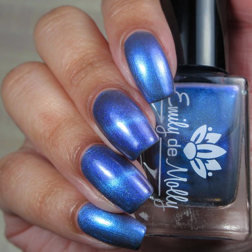 Emily de Molly Throwing Shade - Grey Purple Shimmer Blue Magnetic Nail Polish - Picture 4 of 6