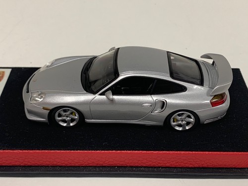 1/43 Minichamps Porsche 911 GT2 ( 996 ) in Silver 2000 on Leather base A1002 - Picture 2 of 10