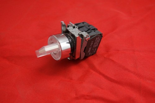 22mm 12V White ILLUMINATED Select switch 3 Position Maintain Fits XB4 BK131J5 - Picture 4 of 5