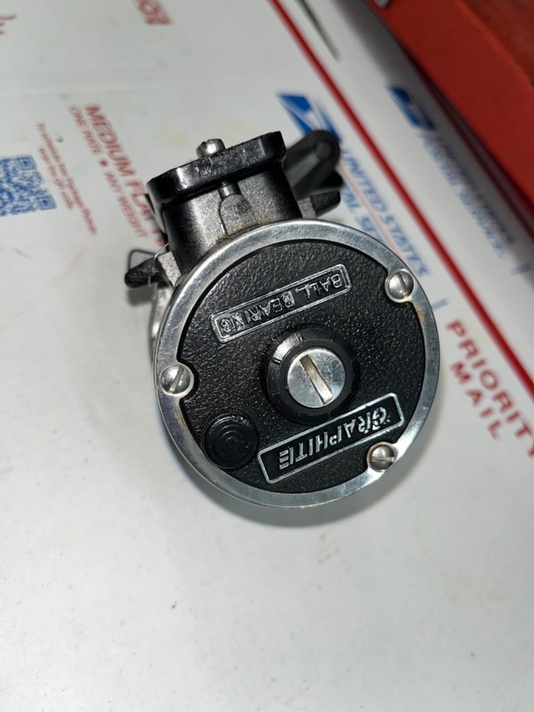 NEWELL G220F  USA MADE 5:1 GEARS ALL GRAPHITE