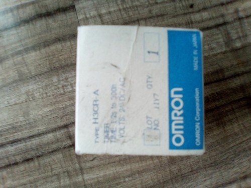 Omron H3CR-A Timer - Picture 2 of 3