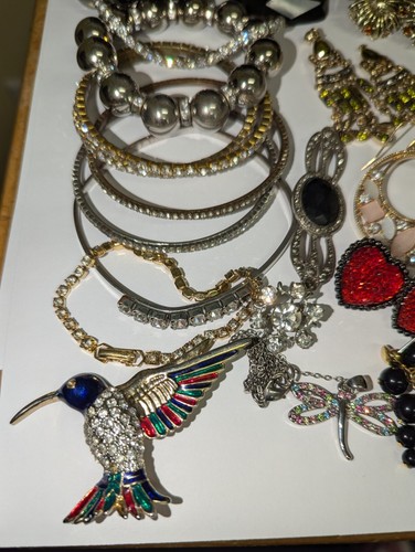 Lote de 50 piezas de bisutería vintage y moderna REPARACIÓN/ARTESANÍA diamantes de imitación ver fotos - Imagen 22 de 23