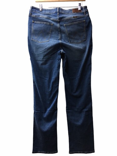 Wrangler Women's High Rise True Straight Fit Jean Long Pants Size 32x34 Blue - Picture 2 of 4