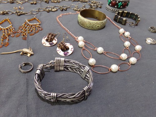Mixed Jewelry Lot of 15 Vintage and Modern Items - Rings, Bracelets, Necklaces + - Picture 8 of 8