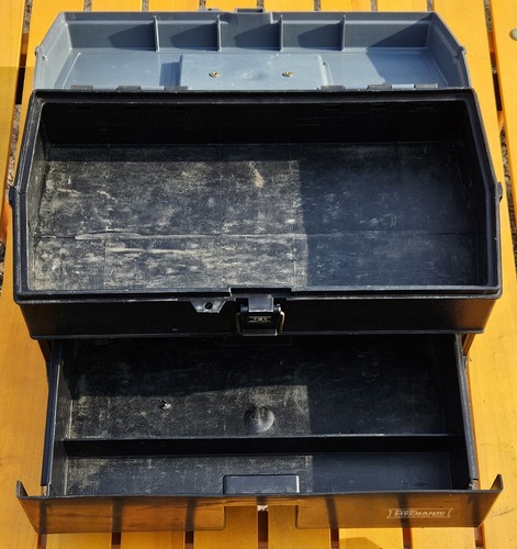 Plano 821 Master Mechanic Plastic Tool Box. - Picture 6 of 8
