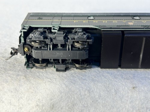 Stout Stewart/KATO F-7-A/B Phase I Late PENNSY Locos Both Powered - Picture 17 of 21
