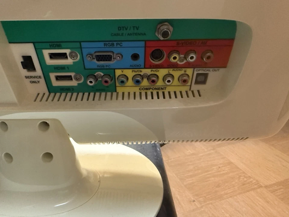 VIZIO VX240M 24" Full HD 1080p LCD HDTV Vintage Gaming TV W/ Remote Nice - Image 2 of 4