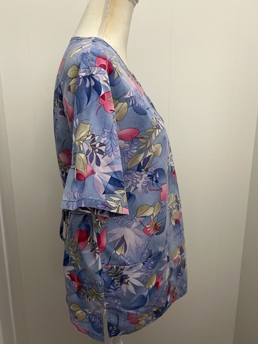 SB Fashion Scrubs Size Medium Nursing Medical Vet Scrub Top Leaves Leaf Pattern - Picture 8 of 11