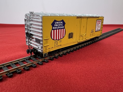 Ho Scale Con-Cor Union Pacific Automated Railway Reefer Box Car w/Kadee Couplers - Picture 7 of 14
