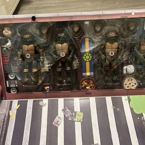 NECA Teenage Mutant Ninja Turtles: Turtles in Disguise Action Figure Box Set - Afbeelding 2 van 6