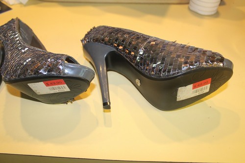 Dereon Sequin Pumps Peep Toe 5" Heel Size 9M - Picture 9 of 10