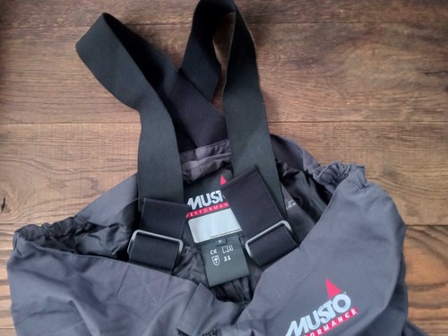 MUSTO Performance Vela Total Talla M - Imagen 5 de 10