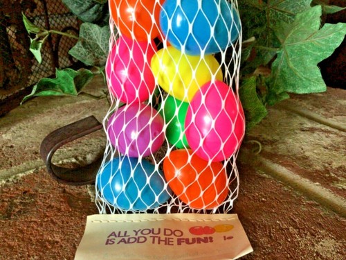 New Vintage 1960’s Mesh Bag Of Plastic Easter Eggs Fillable 11 Mini 2” Colorful - Picture 5 of 5