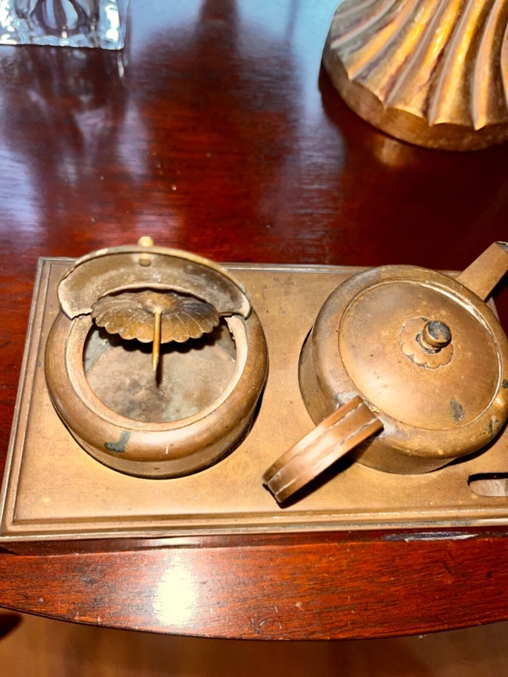 linterna de aceite japonesa antigua de bronce/cobre de finales de la era Edo o Meiji (c. 1800). Foto 4 de 4