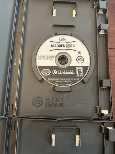 Madden NFL 06 & 07 (Nintendo GameCube) 2006 2007 - Picture 4 of 5