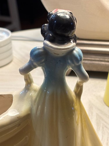 Walt Disney “Snow White”Ceramic Figurine Planter Vintage Yellow Plant Holder 6”H - Picture 4 of 6