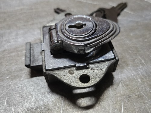 Yale Chrome Art Deco Panel Lock With Key. - Picture 4 of 5