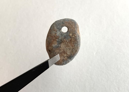 Natural Holey Beach Rock Hag Stone Fairy Wish Adder surf-tumbled bead Magic #11