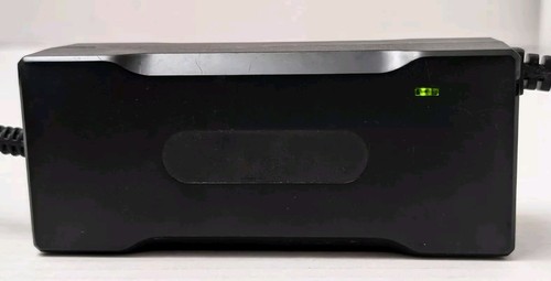 YZPOWER-42 Output:42V4A Battery Charger 3-PIN XLR - Picture 3 of 4