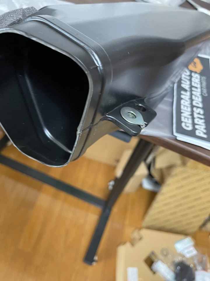 Genuine Nissan OEM Factory 2003-2008 Infiniti FX35 Air Intake Duct 16554-AM61A Foto 2 de 4