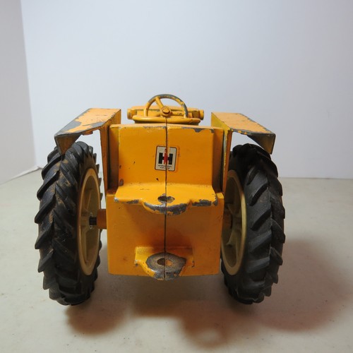 Ertl Internationa 3444 Tractor Industrial 1/16 IH-428-G - Picture 5 of 6