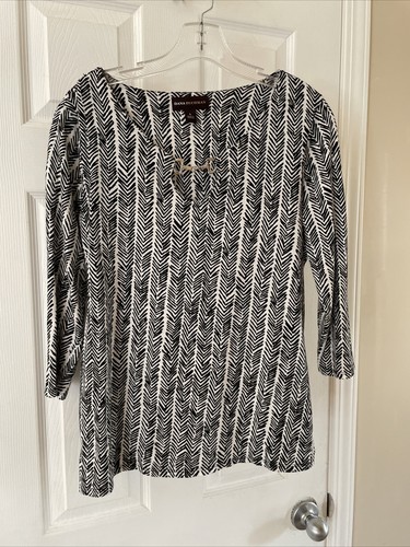 Dana Buchman Sz L Gorgeous Black White pull over top Blouse 3/4 Sleeves