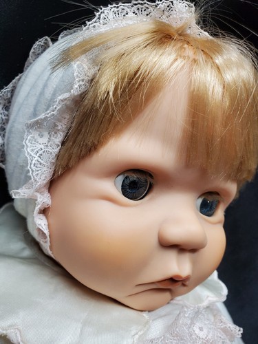 Playmates Baby Doll 22" Soft Body Sleep Eye Frown Blonde Blue Realistic 1986 - Picture 4 of 23