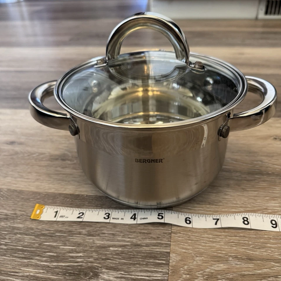 Cacerola Bergner de acero inoxidable de 1,5 L con doble mango con tapa de vidrio Foto 2 de 4