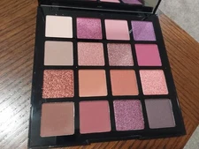 L.A. GIRL HAUTE HEAT EYESHADOW PALETTE 16 COLORS GORGEOUS NEW!