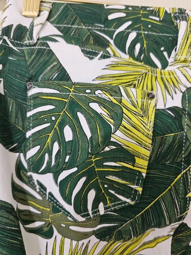 Time and Tru Women`s Palm Leaves Pattern Jegging Capri Sz. S (4-6) - Picture 9 of 18