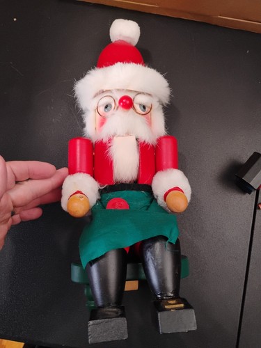 Nussknacker Dorf sitzender Weihnachtsmann Handarbeit Holz Weihnachtsdeko 1992  - Bild 2 von 21