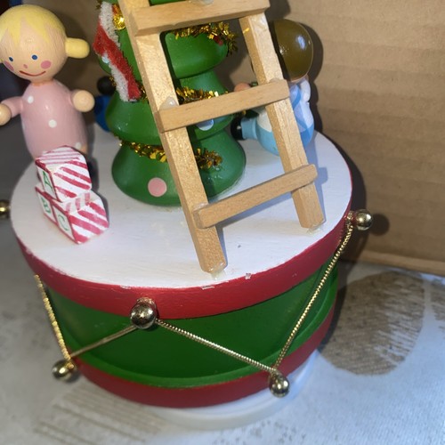 Wooden VTG Music Box Rotates Kids Trimming The Tree, Playing ABC Works - Picture 5 of 7