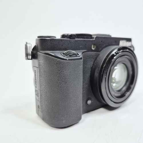 Nikon COOLPIX P7700 Digital Camera Body - PARTS REPAIR - NO POWER - BROKEN - Picture 3 of 20