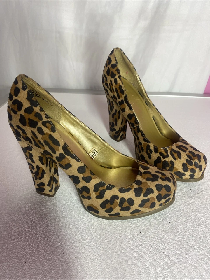 Tacones altos Mossimo para mujer talla 7,5 tela estampado leopardo Foto 2 de 4