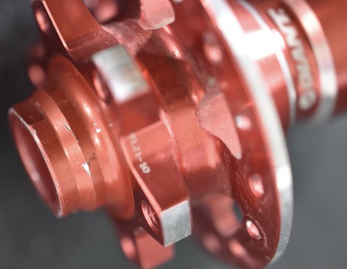 GIANT Front Hub QR 15mm-Thru-Axle 100mm 32H Disc-6-Bolt Red Hi-Flange