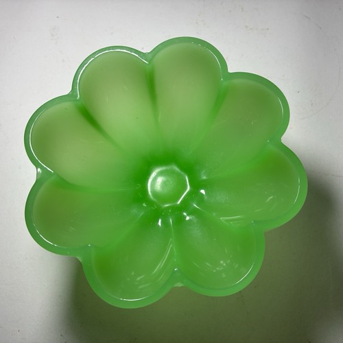 Vtg Fenton Jade Green Glass Scalloped Footed Bowl Uncommon Jadeite Melon Shape - Picture 3 of 9