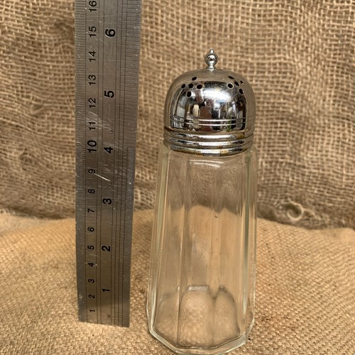 Vintage Glass Sugar Shaker Stamped Made In England - Cottage Kitchen - - Foto 6 di 6
