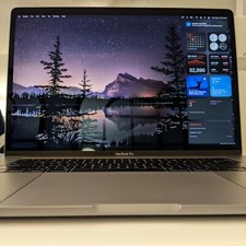 MacBook Pro 2018 15 inch i7 16GB Space Gray 