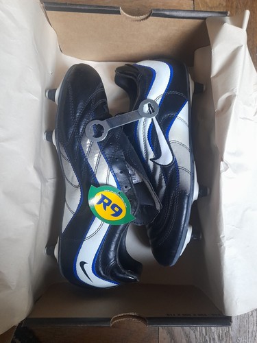 Nike Ultraccel R9 S.G.  FUSSBALL SCHUHE RONALDO VINTAGE R9 1999 US9 SUPER RARE - Afbeelding 1 van 7