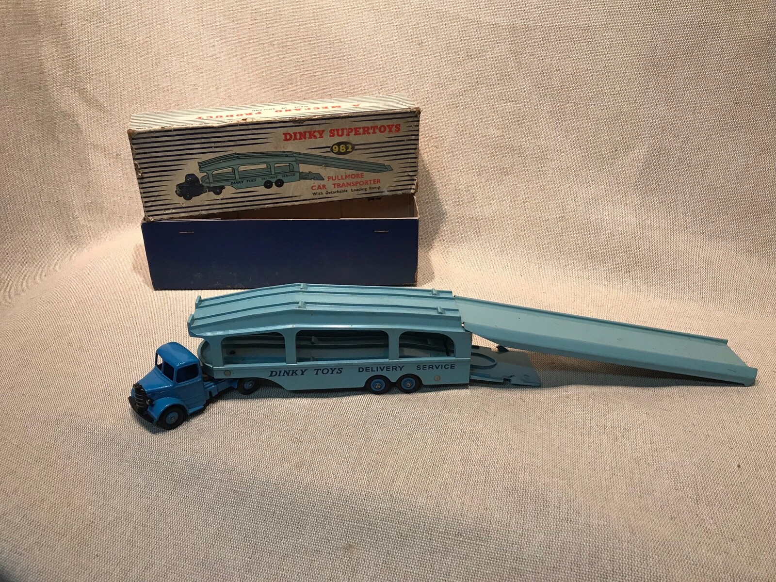 Dinky Toys car transporter + loading ramp + box 50’s Dinky Toys car transporter + loading ramp + box 50’s