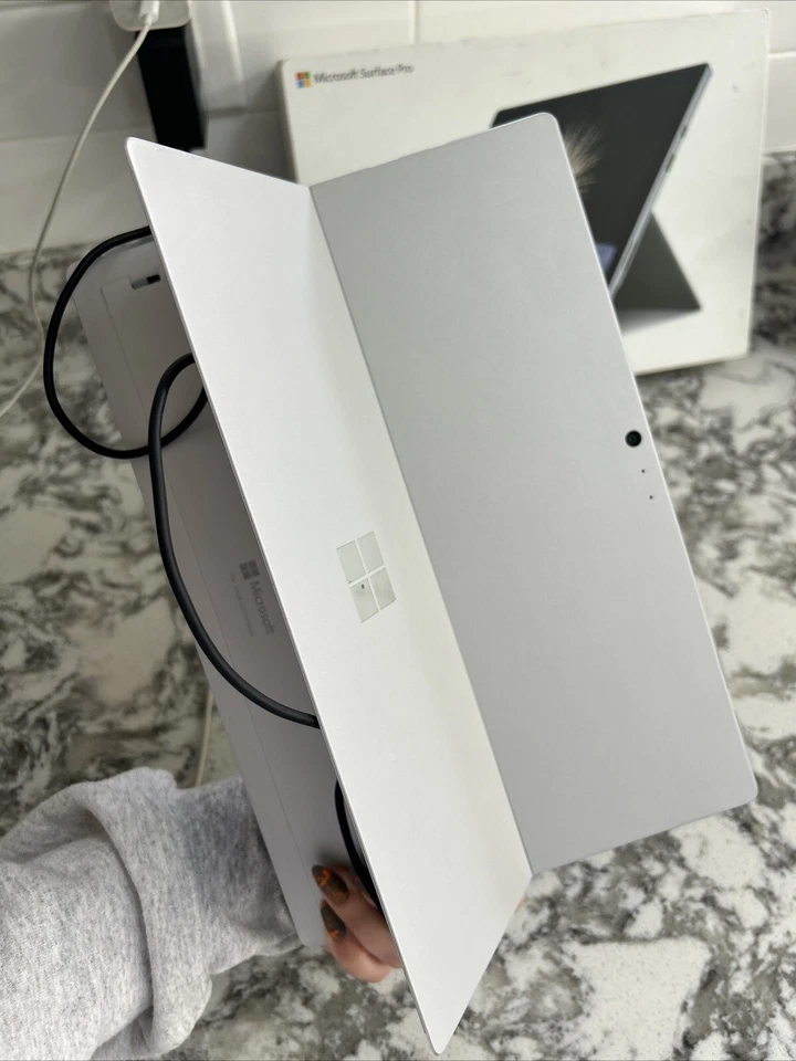 Microsoft Surface Windows 10 PRO - 4 GB RAM - 128 GB Foto 3 de 4